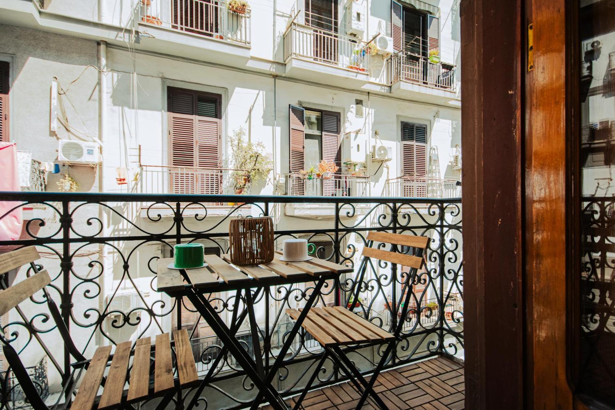 B&B Lara'S Home By I Borbone เนเปิลส์ ภายนอก รูปภาพ