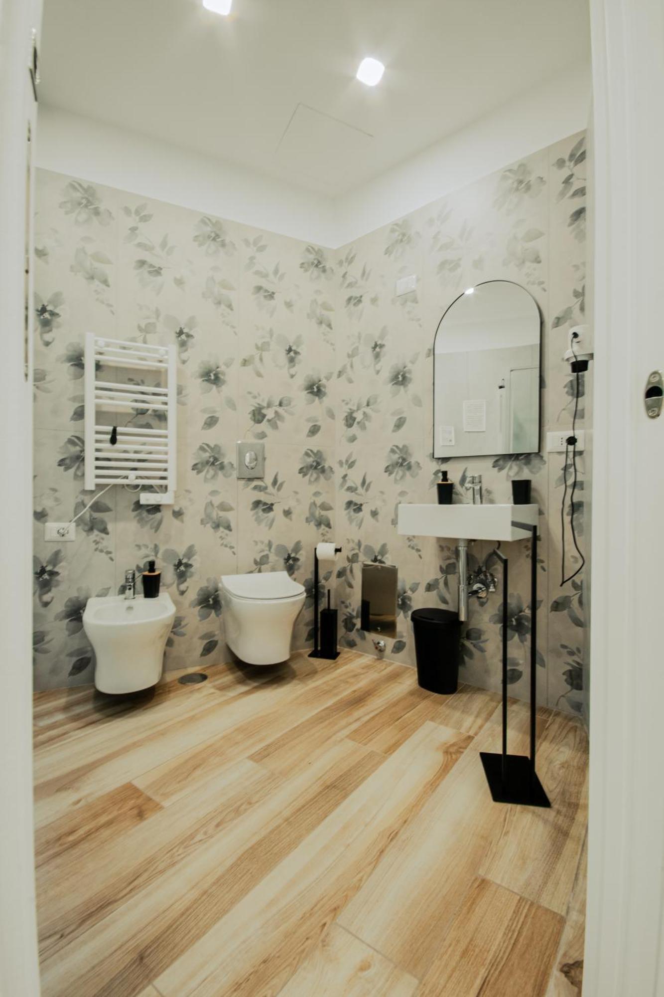 B&B Lara'S Home By I Borbone เนเปิลส์ ภายนอก รูปภาพ
