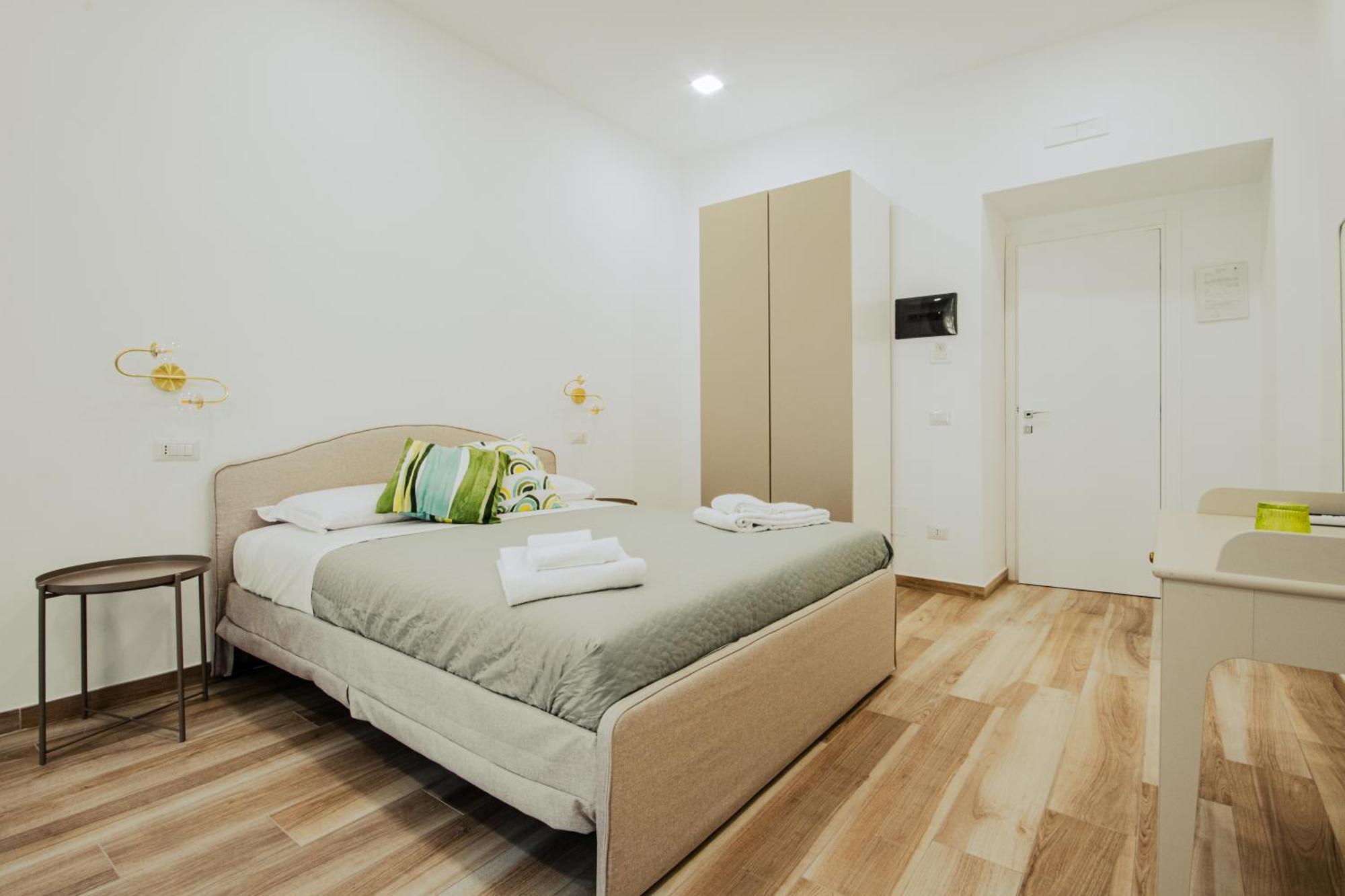 B&B Lara'S Home By I Borbone เนเปิลส์ ภายนอก รูปภาพ