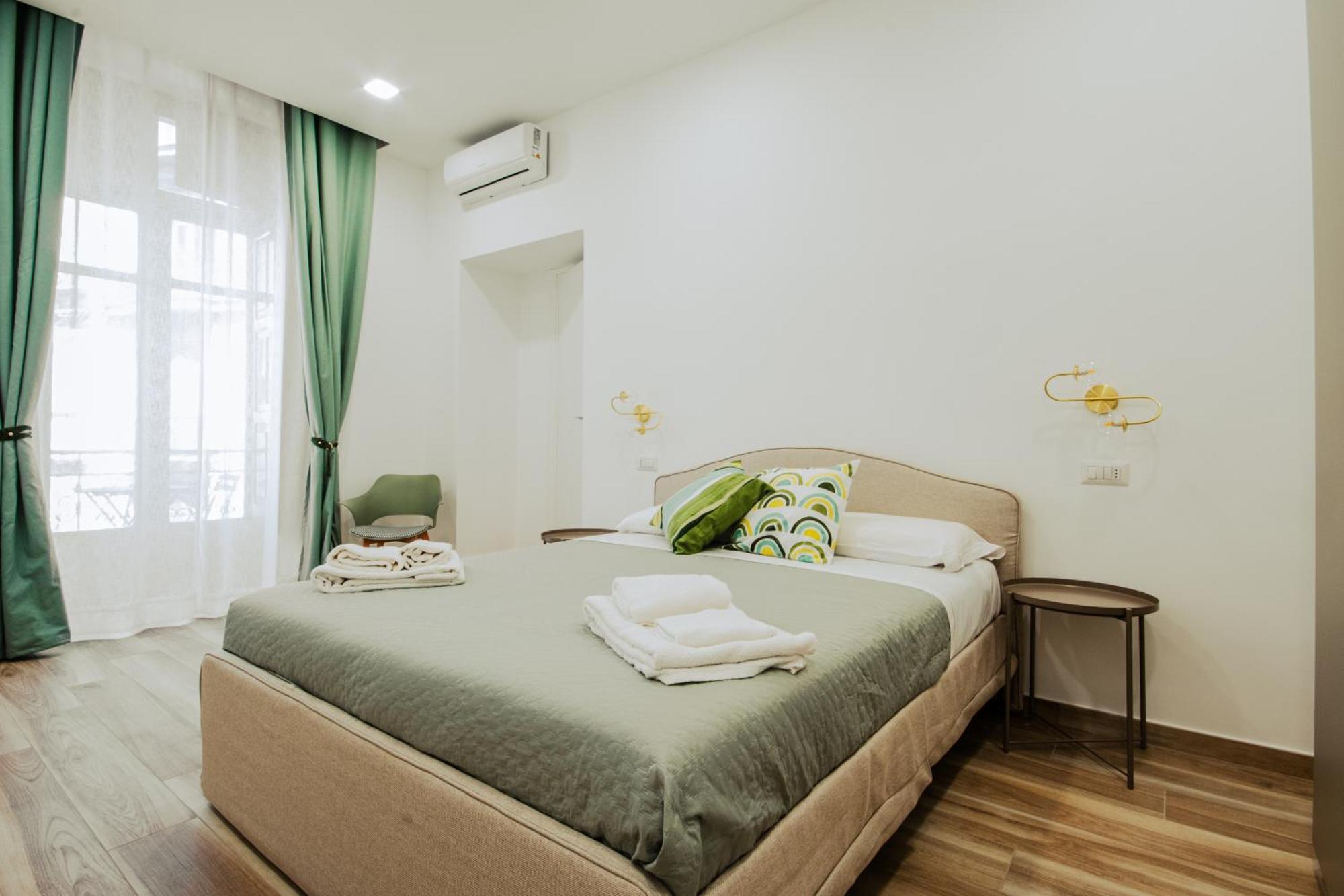 B&B Lara'S Home By I Borbone เนเปิลส์ ภายนอก รูปภาพ